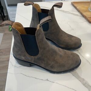 Women’s Brown Blundstone Chelsea Boots